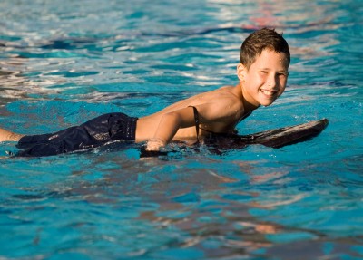 enfant faisant du sport 